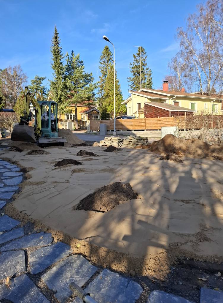 Rintamamiestalon pihan suunnittelu ja toteutus Helsingissä