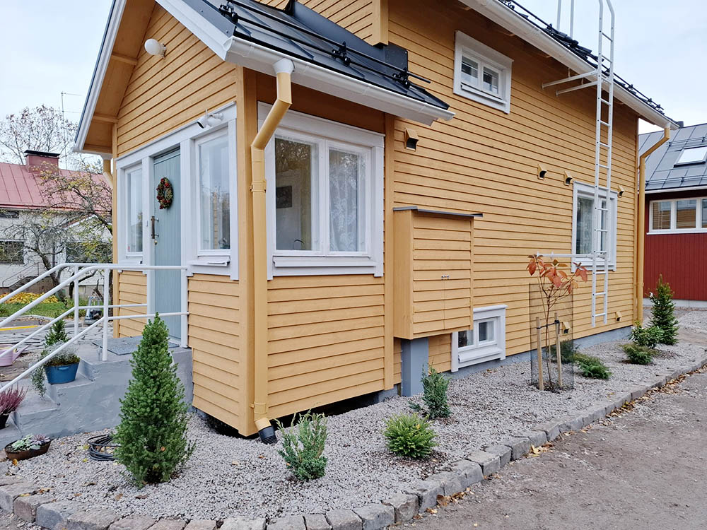 Rintanamiestalon piha Helsingin Kontulassa