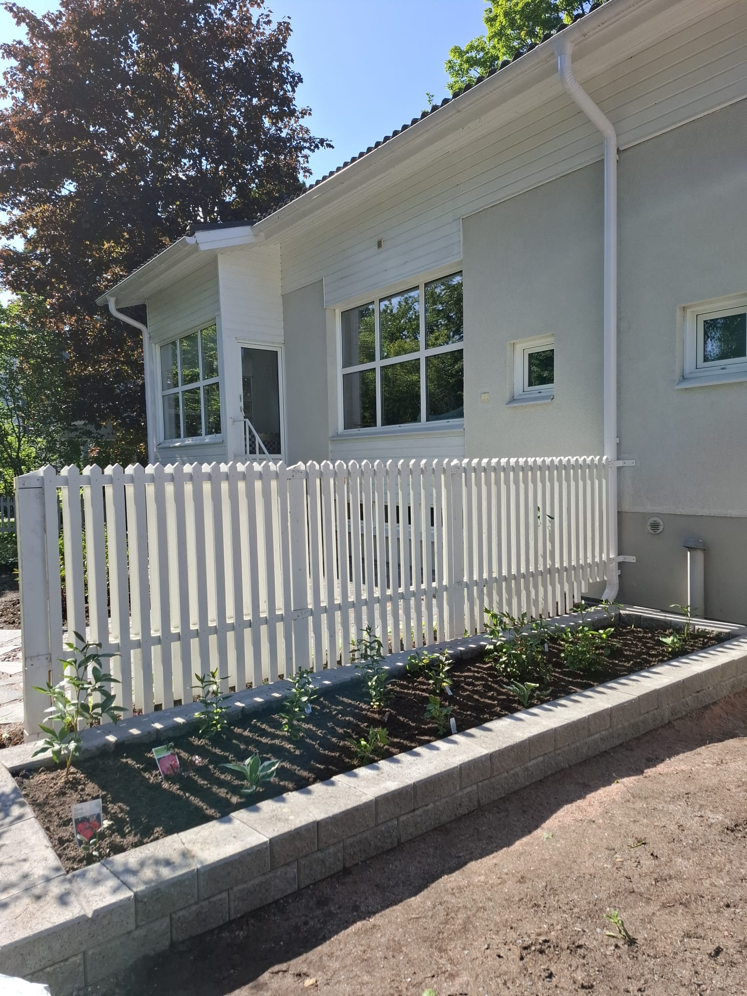 Helsinki Tapanila pihan suunnittelu ja toteutus